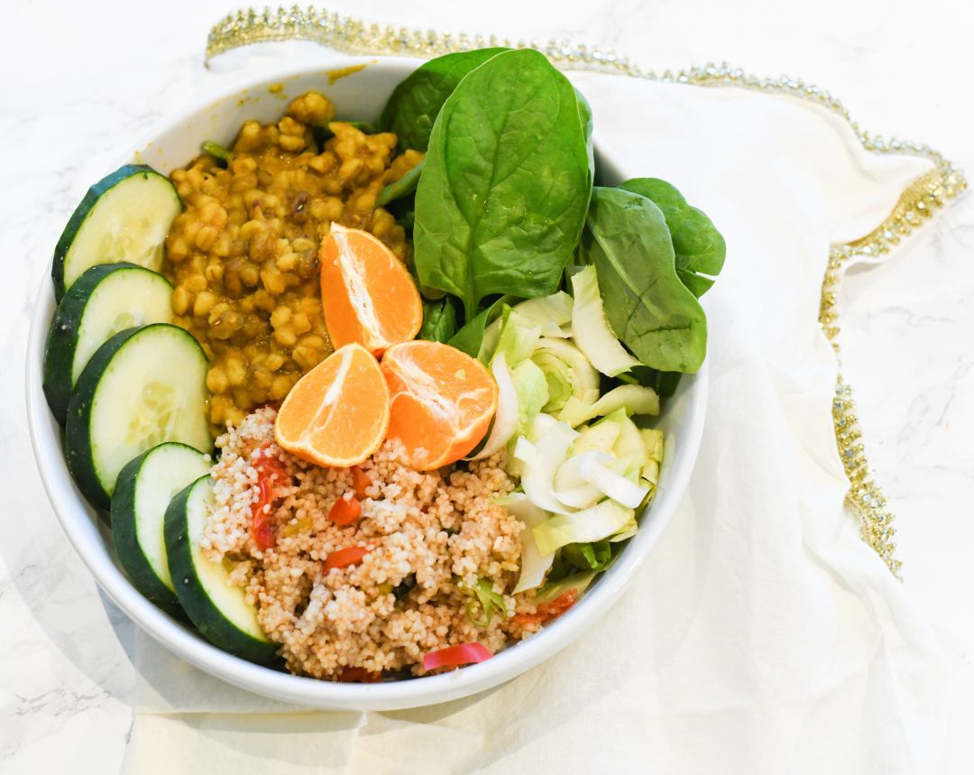 Quinoa Buddha Bowl with Chickpeas and Spinach
